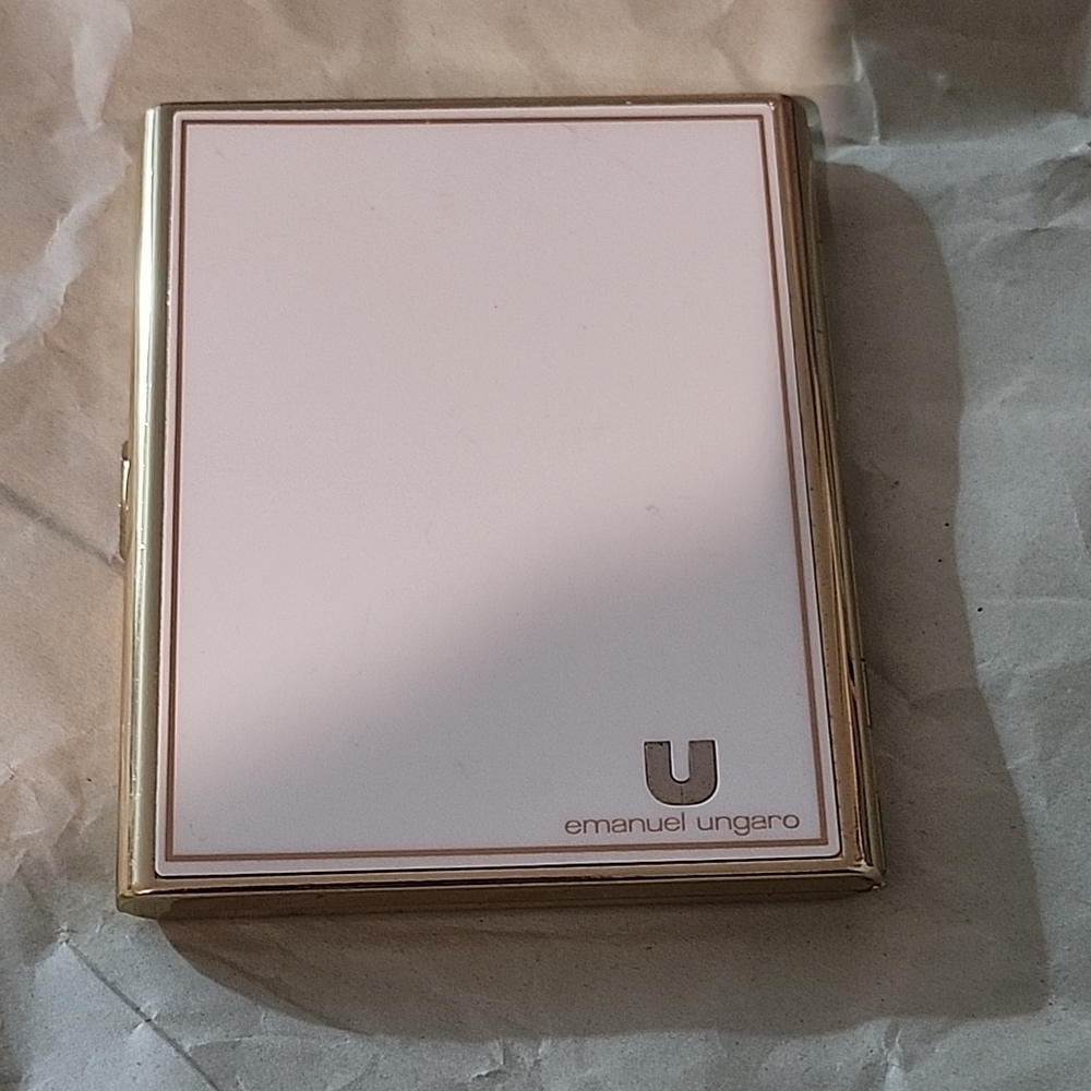 Emanuel Ungaro Gold and White Compact UNISEX